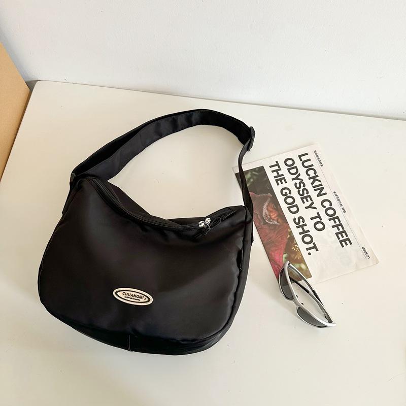 

Nylon cloth bag women s large-capacity new summer versatile shoulder messenger bag casual commuter dumpling bag