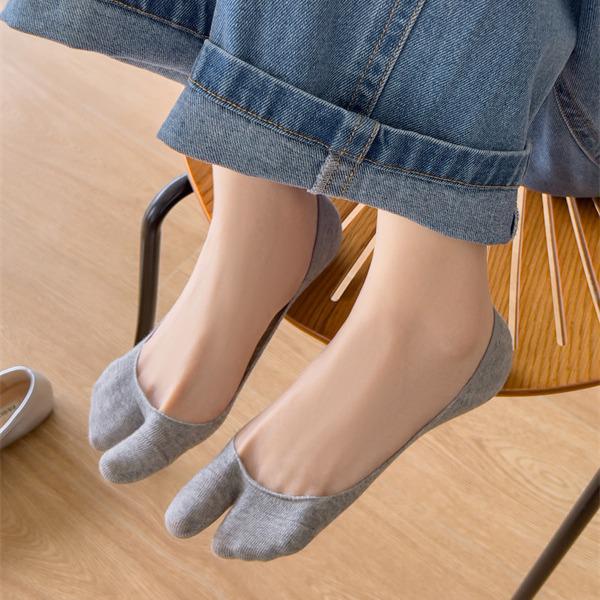 Women's Two-Toe Invisible Summer Socks - Breathable, Sweat-Absorbent, Thin Cotton, Split-Toe, Low-Cut Boat Style Sock