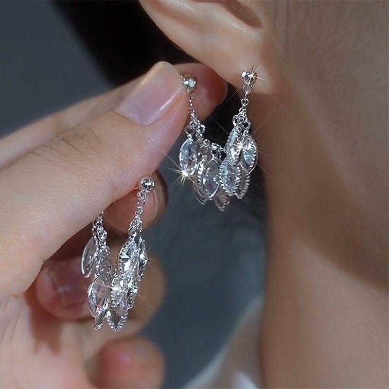 

Серьги-пусеты с кисточками из пшеничной цепочки с цирконом Серебряная игла , нишевый стиль, креативный дизайн, серьги с темпераментом, роскошные серьги в морозном стиле Silver(Wheat earrings [370]])