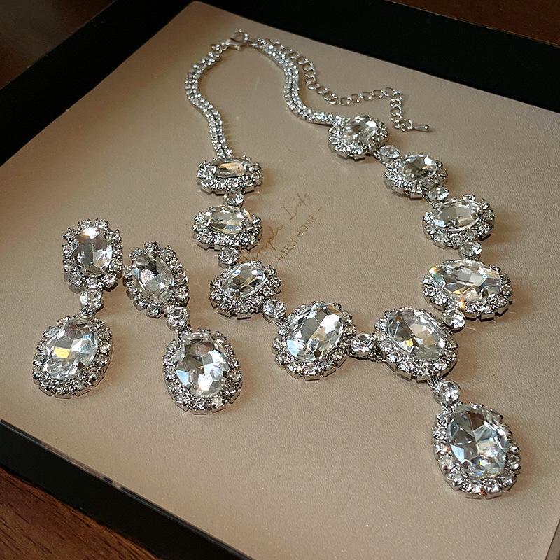 "High-End Luxury Drop Necklace and Earrings Set - European and American Niche Versatile Jewelry"