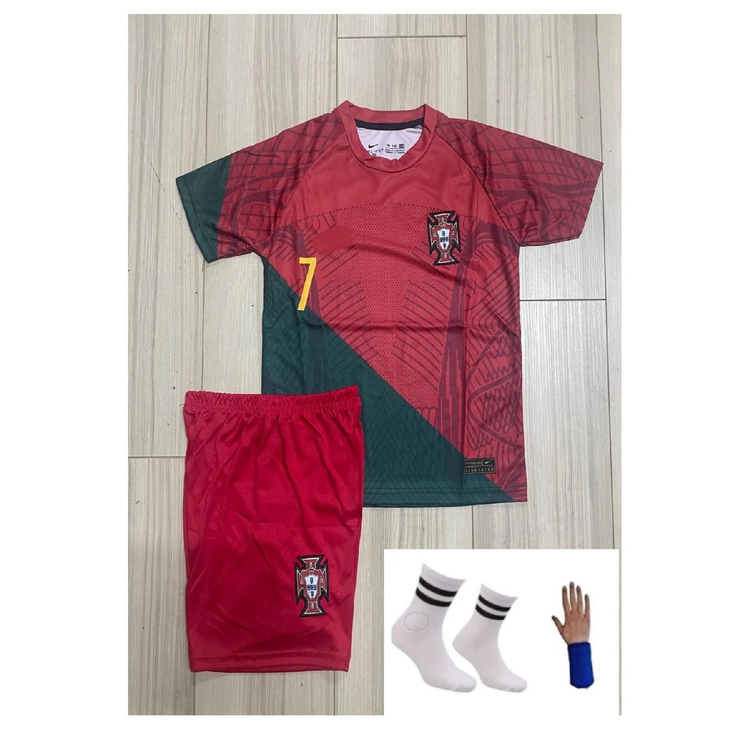 

Детский трикотаж нового сезона Portugal C.ronaldo с красными шортами, браслетом и носками в подарок afa2104 3-5 Yaş красный