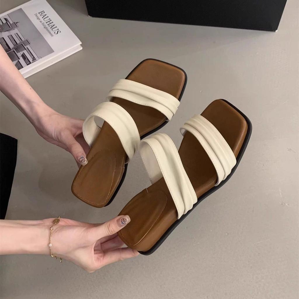 Thick-soled one-word slippers for women to wear in summer, new slope heel sandals, French gentle fairy wind open-toed beautiful sandals