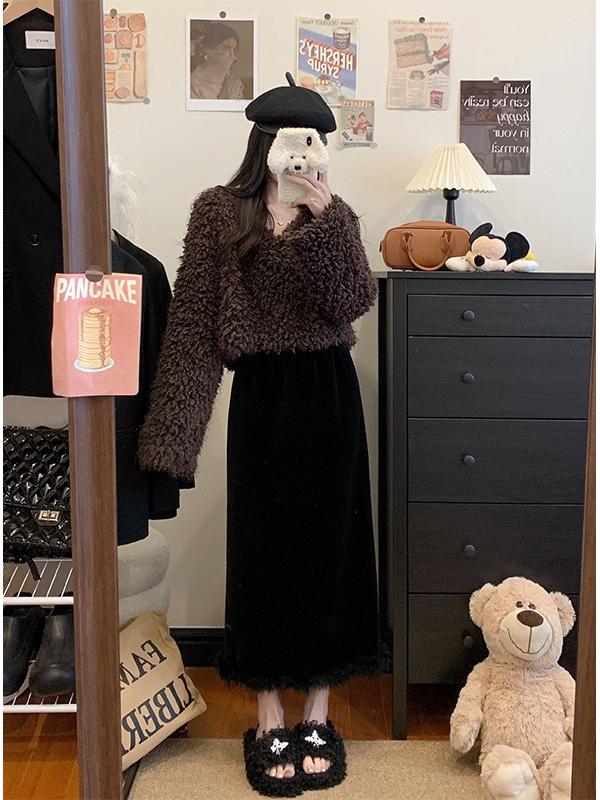 Plus Size Velvet Fur-Trimmed High-Waist Slit Skirt