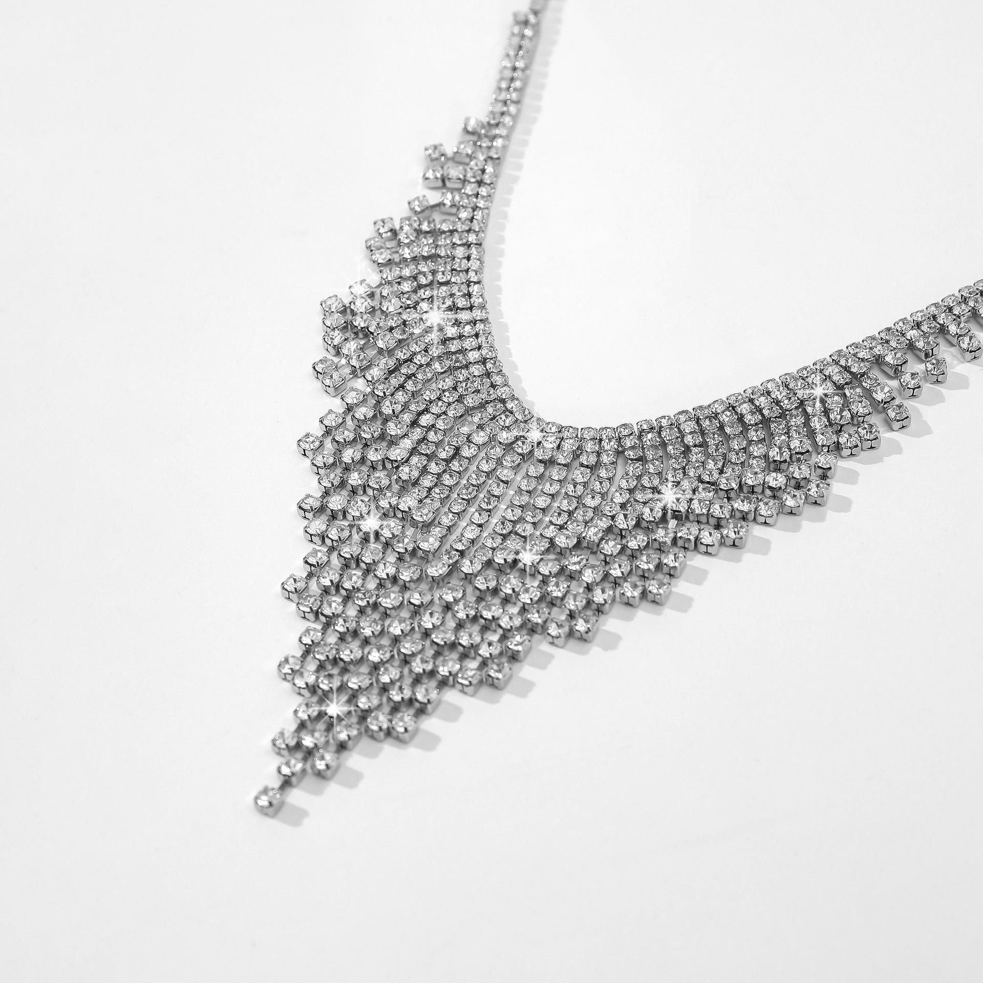 

Европейско-американская модная чокер-ожерелье с кисточками из стразов серебряный