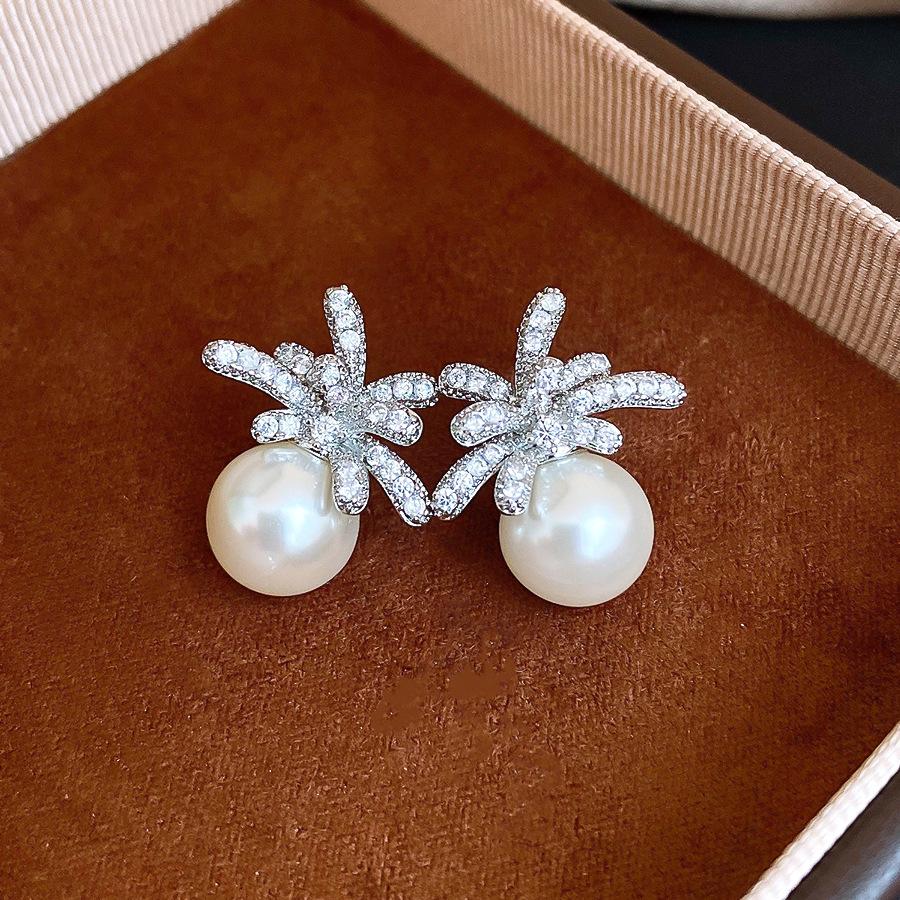 

Super flash zircon flower pearl stud earrings versatile earrings French exquisite elegant earrings women