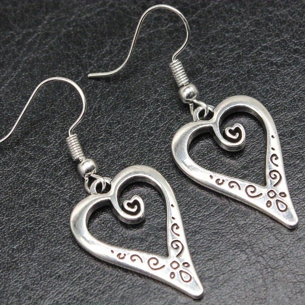 1 Pair of Retro Style Hollow Heart-shaped Pendant Earrings, Casual Decoration - The Perfect Gift for Her