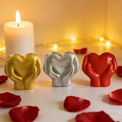 Valentine's Day Love Heart Figurine Double Hands Holding Heart Resin Statue Wedding Party Home Office Desktop Decoration