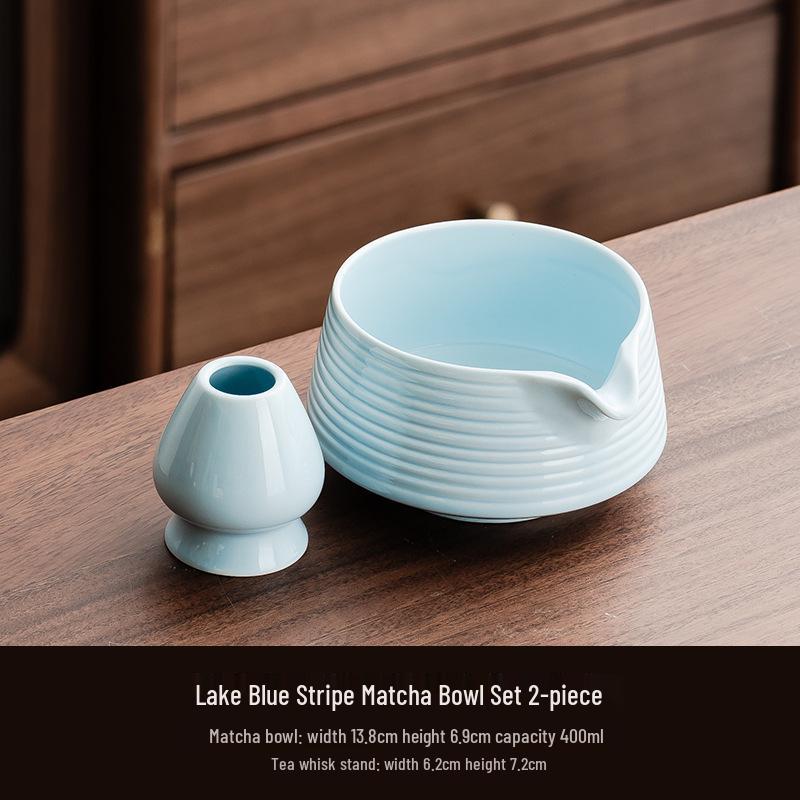 Ręcznie robiona duża japońska ceramiczna miseczka do matchy i zestaw trzepaczki