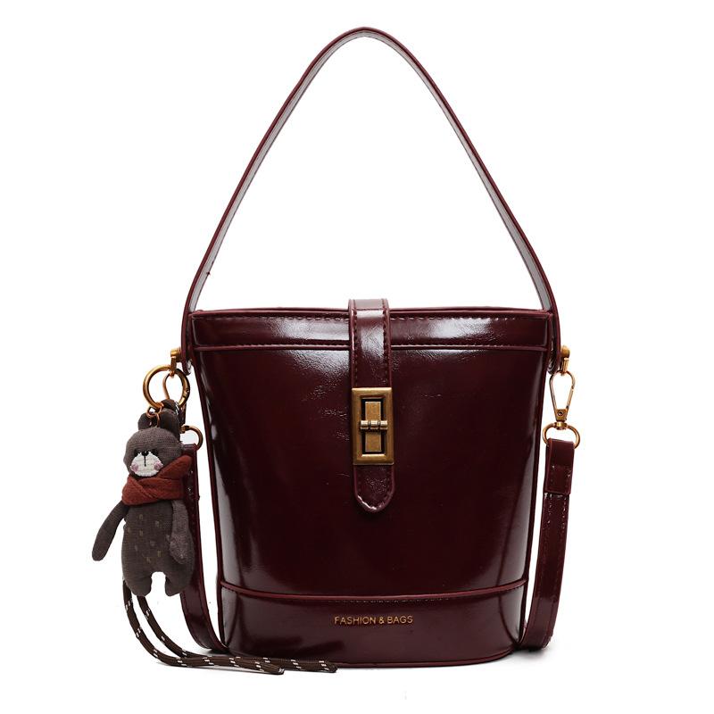 Fashion oil wax leather high texture hand carry bucket bag women's light luxury commuter messenger bag