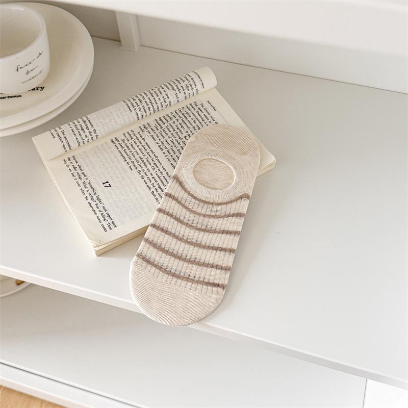 Women's Summer Thin Stripe Shallow Mouth Silicone Non Drop Heel Invisible Boat Socks