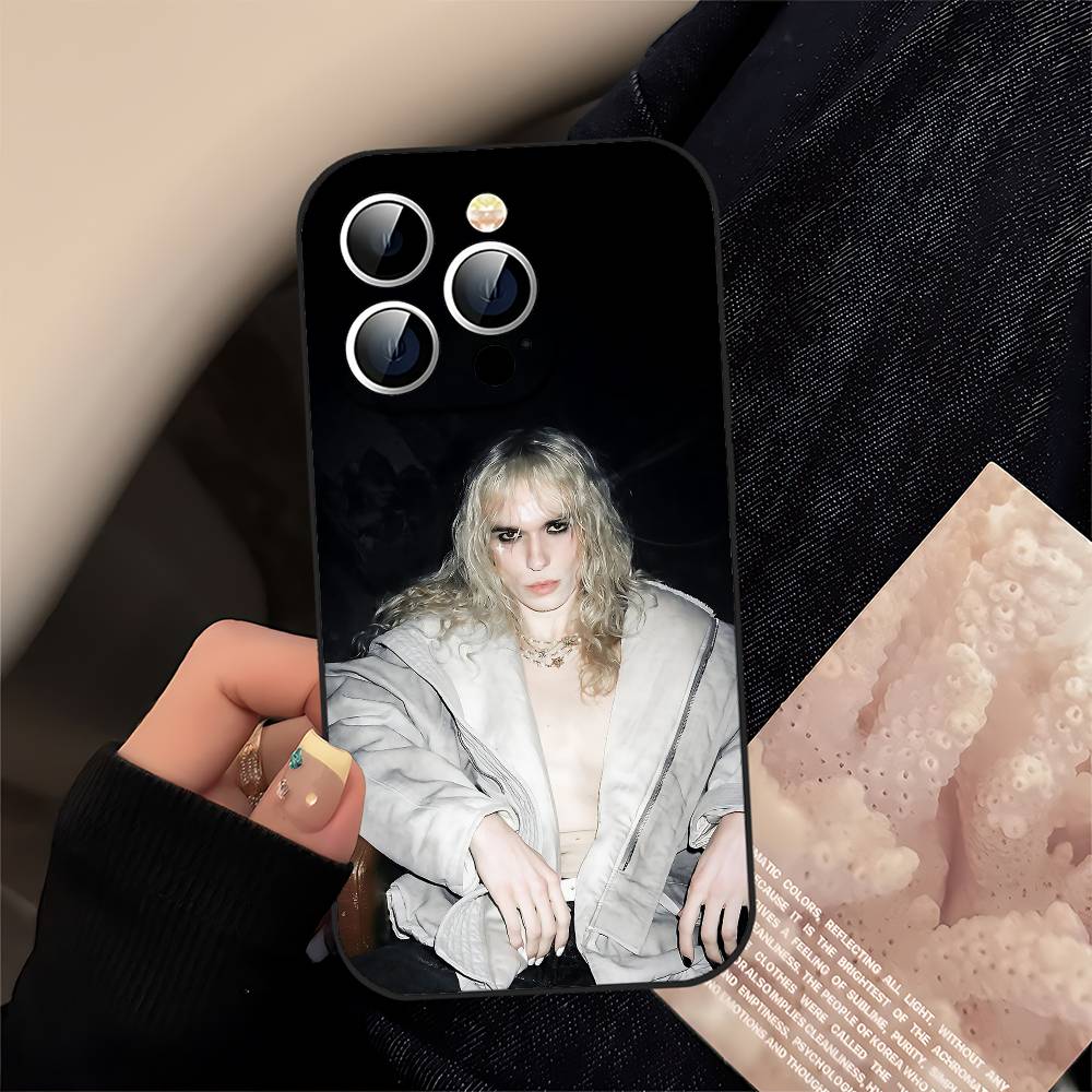 2hollis Singer Phone Case For IPhone 17 Pro 15 13 14 16 11 12 Pro Max 7 8 Plus XR XS X SE Matte Soft Funda Silicone Cover