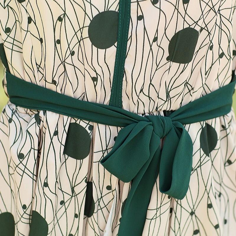 Robe d'été élégante à manches courtes et coupe évasée, à motif floral, pour femmes d'âge moyen