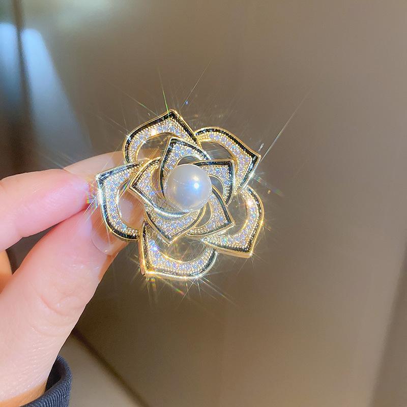 

Вінтажні Жіночі Чоловічі Палацові Розкішні Кришталеві Хрест Метелик Значки Брошки Ретро Бароко Класичні Дамські Банкетні Шпильки для Сукні Ювелірні Вироби