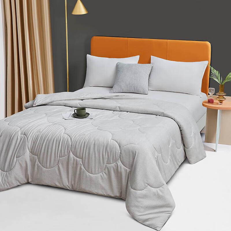 

Одеяло всесезонное Hongdou Qingyu из шелковой смеси