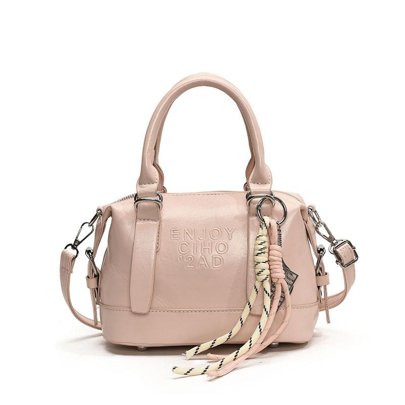 New product wholesale Korean fashion super fire high-end soft leather portable pillow bag versatile commuter casual messenger women's bag