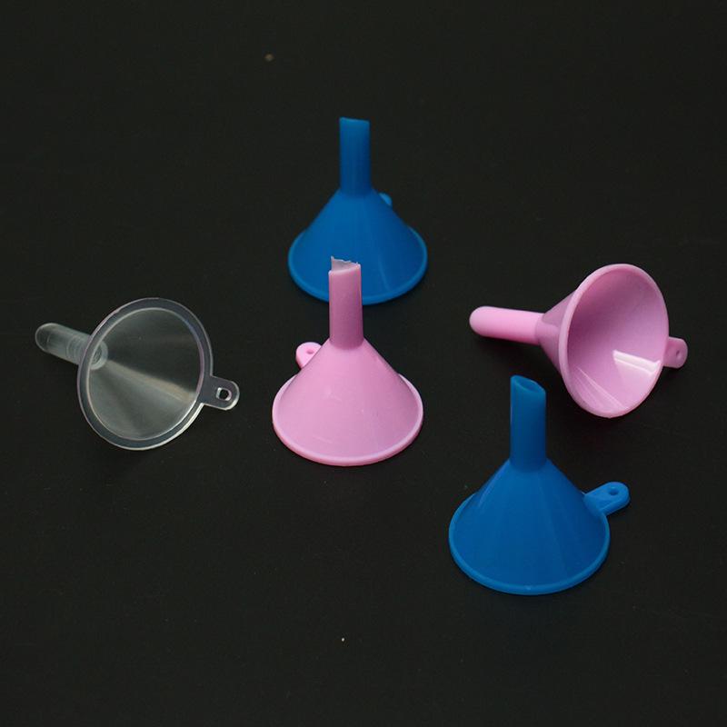 

Компактная прозрачная пластиковая воронка для дозирования жидкостей, приправ и косметики 3cm-Diameter-Clear