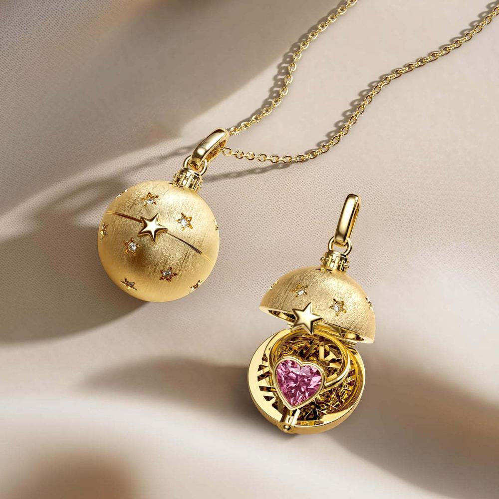 Fashionable retro style clover heart frog opening and closing circular women's necklace trend