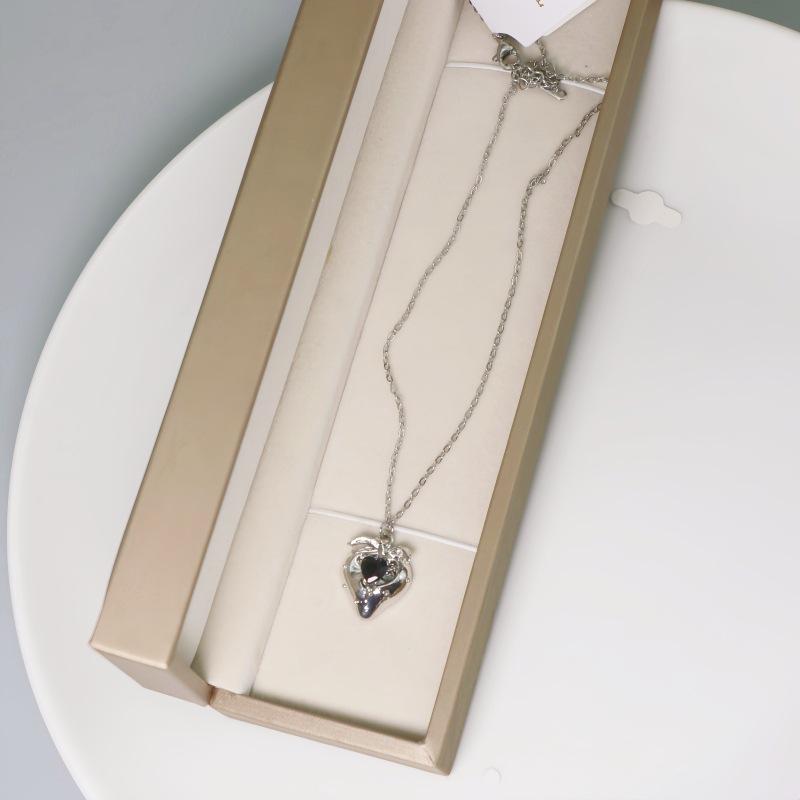 European & American Stainless Steel Strawberry & Peach Heart Women's Clavicle Necklace