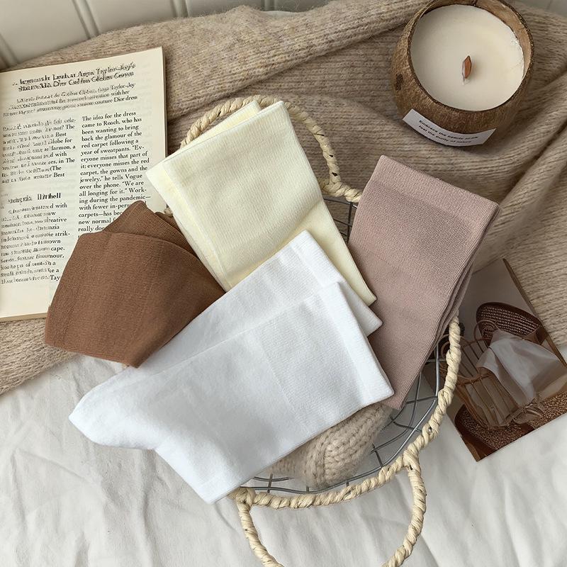 Women's Autumn-Winter Loose Fit Mid-Calf Anti-Pilling Cotton Socks in Solid Colors