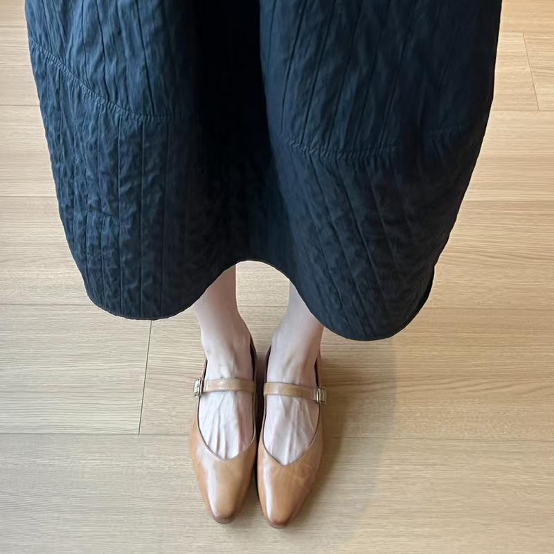 Fashion 2025 New Sheepskin Pointed Toe Low Heel Mary Jane Shoes Women Spring Vintage Burnished Ankle Strap Comfortable Flats