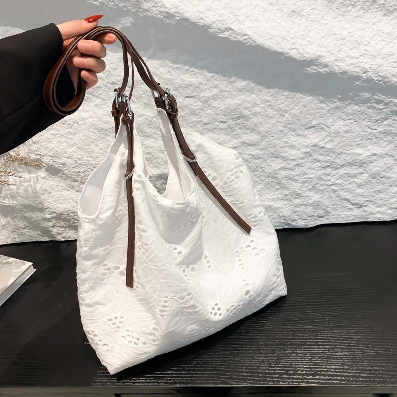 

Niche design embroidered lace tote bag women s new summer small fresh light commuter bag travel bag