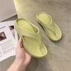 Neue Strand-Flip-Flops Damen Sommerbekleidung Mode Rutschfest Koreanische Version Zehensteg Schrägabsatz Paar Cool Slipper Damen