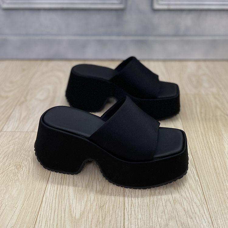 Thick Soled Sandals for Women In Summer 2026  Fashionable Outerwear Vacation Slippers for Women