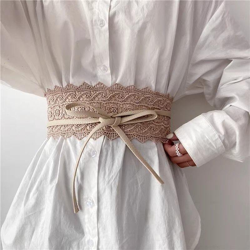 Elegant White Fashionable Lace Trim Dress With Waist Cincher For Stunning Silhouette