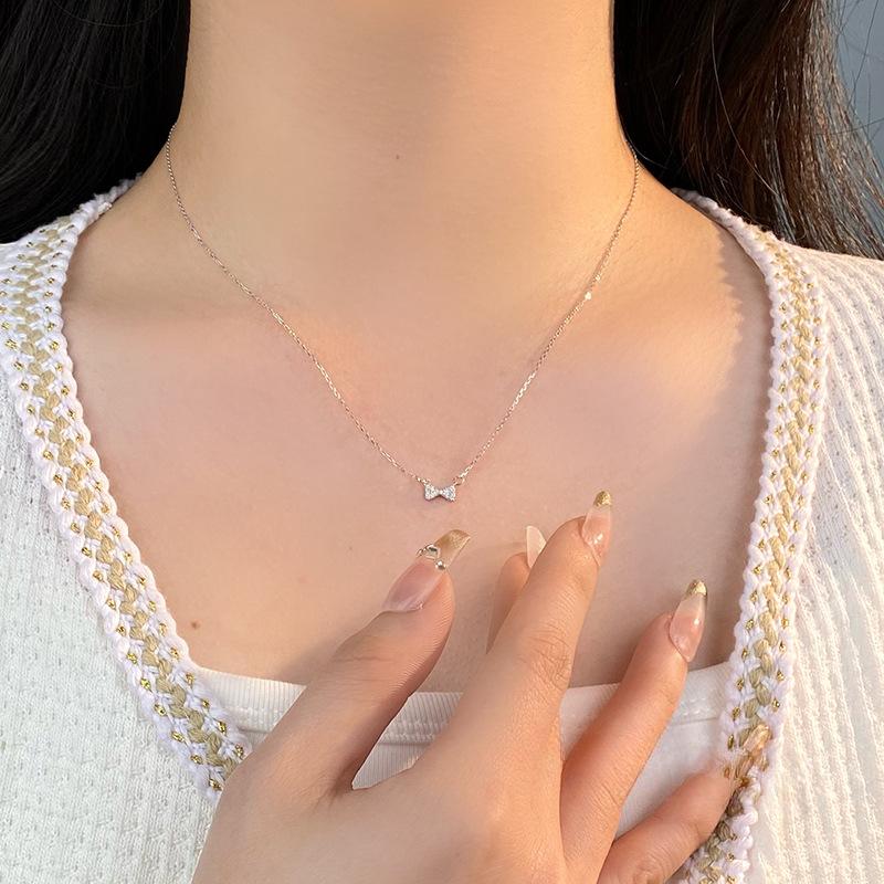 Simple Full Diamond Bow Necklace for Women, Luxurious and High-end Design, Versatile Collarbone Chain