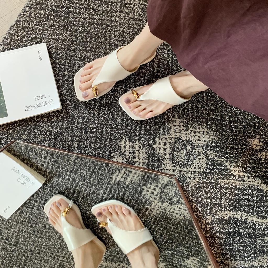 Grape Mother Has the Same Fashionable Metal Cover, Square Toes, Versatile Small Low Heels, Cool Slippers, Women's Vacation Beach Flip-flops.