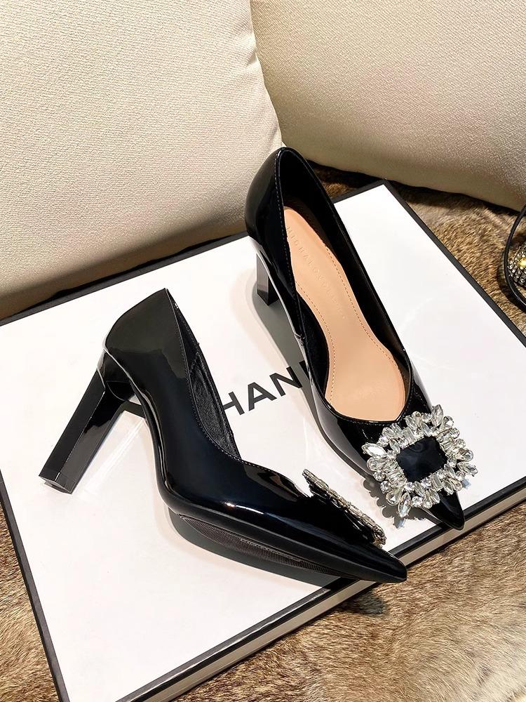 

Large size pointed high heels women s thin heels 2025 temperament pass high-end high-heeled women s shoes new full diamond women s shoes shoe flower 34 чёрный