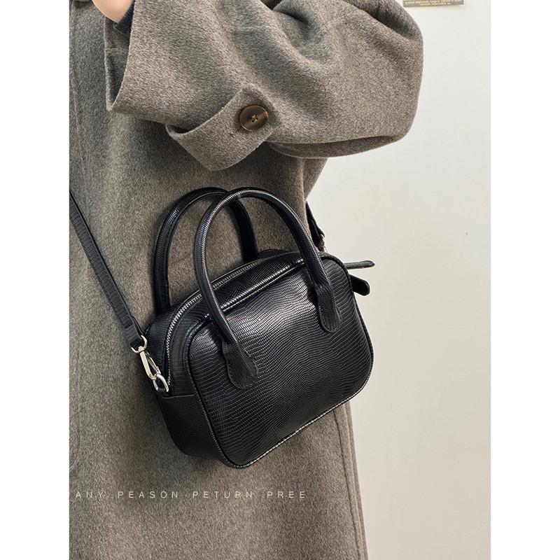 

IELGY Корейская версия универсальной сумки-подушки Boston с рисунком ящерицы, небольшая квадратная сумка для поездок на работу, переносная сумка-мессенджер через плечо чёрный