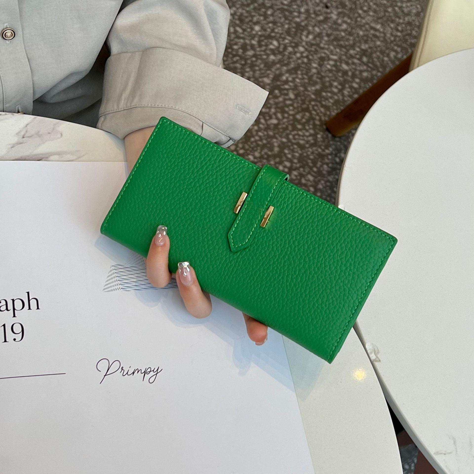 

2025 Натуральная кожа Женские кошельки Первый слой коровьей кожи Длинный кошелек H Hasp Клатчи для женщин Bifold Бумажник без логотипа зелёный