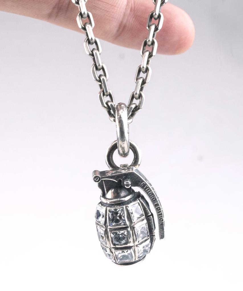 Sheen666 Thumb Series Grenade White Cubic Pendant