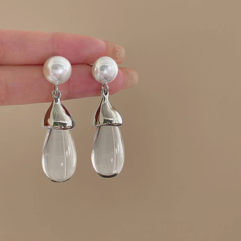 Elegant Heart Pearl Flower Stud Earrings - Stylish and Versatile for Women