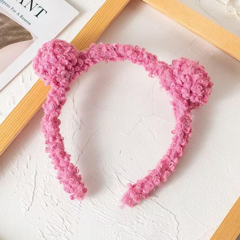 

Милая мультяшная повязка на голову с медвежьими ушками из овечьей шерсти, цвет молочного кофе – плюшевый осенне-зимний женский аксессуар для волос для умывания розы красного