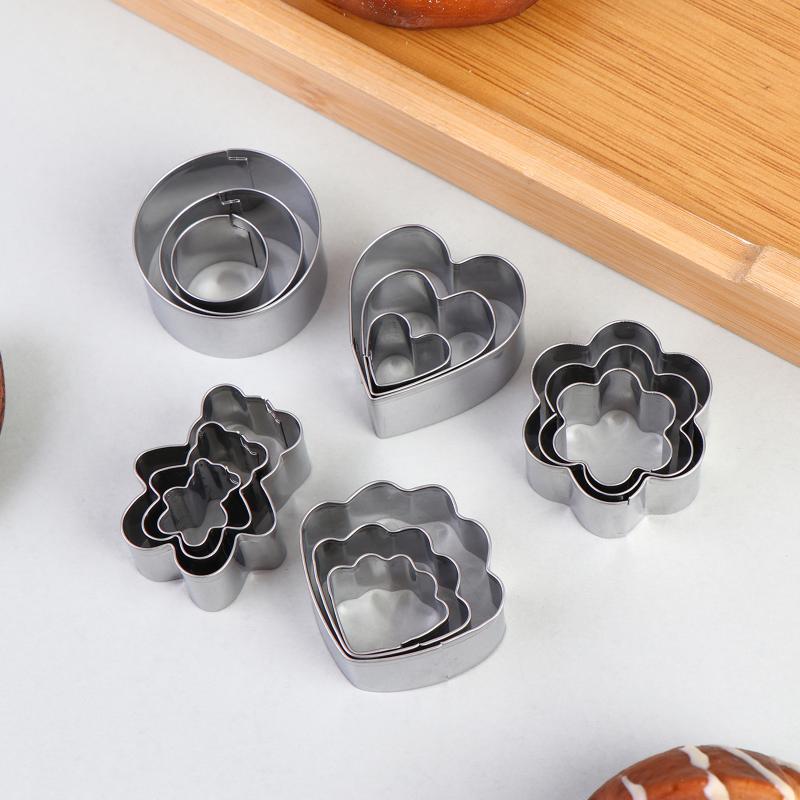 Heart Flower Cookie Cutters 3 Different Size Stainless Steel Fondant Cake Molds for Baking Dessert Kitchen Decor