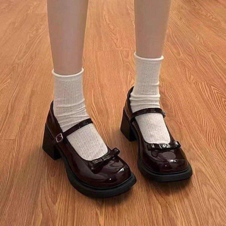 Francuskie buty Mary Jane 2025 nowe jesienne odporne na zużycie małe skórzane buty w stylu brytyjskim gruby obcas niszowe lekkie modne pojedyncza kobieta