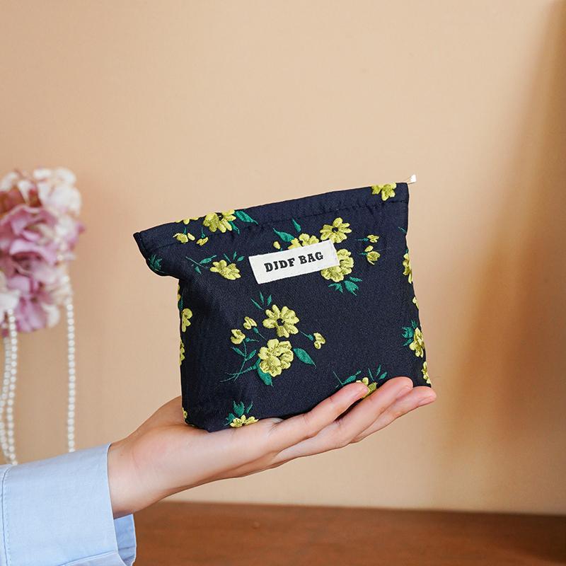 Women's Cosmetic Bag Small Vintage Purple Flowers Cosmetics Lipstick Storage Bag Portable Coin Purse Commuter Card Holder
