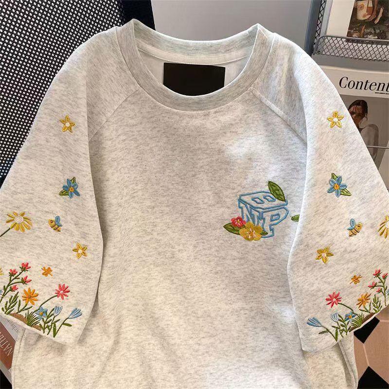 Women's Flower Embroidered Solid Color T-shirts Korean Style Loose Round Neck Female Tees Summer Short Sleeved Pullover Ladies Cotton Top