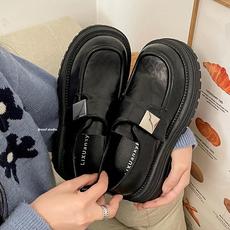 

Туфли женские кожаные на платформе с липучкой черного цвета в стиле ретро 2025 года, универсальные, увеличивающие рост, с круглым носком, однотонные туфли Мэри Джейн 40 чёрный