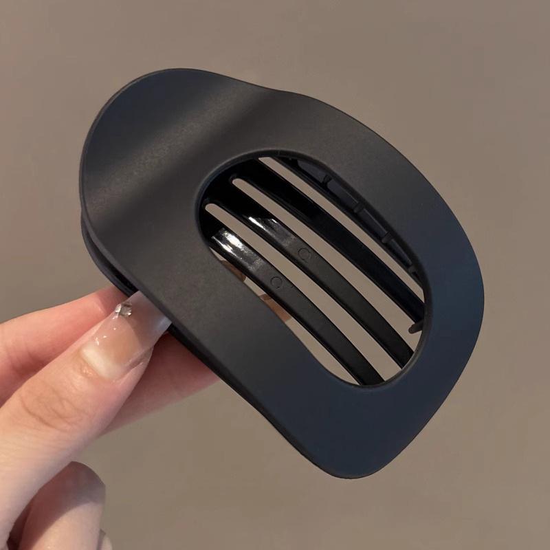 Fashion Oval Hair Claw Clip for Women New Design Leopard Matte Curved Flat Styling Barrettes Hair Accessories