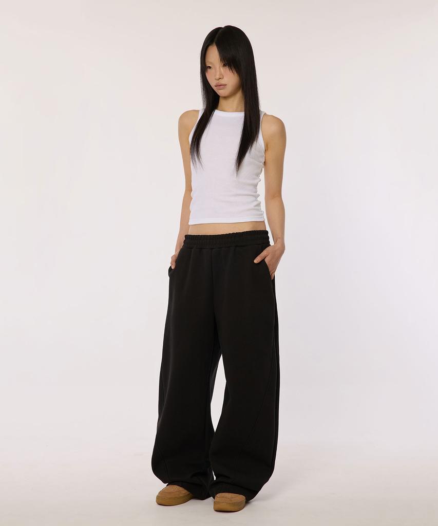 BOUNDARY Curved Cut Long Training Pants [Black]