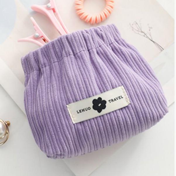 

Portable Corduroy Large-Capacity Makeup Bag with Automatic Closure and Spring Clip 13*5*12CM фиолетовый