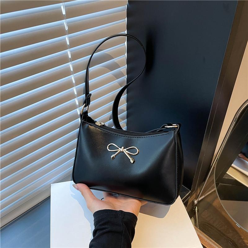 2025 new beautiful high-end temperament niche single shoulder armpit bag summer popular versatile commuter handbag women