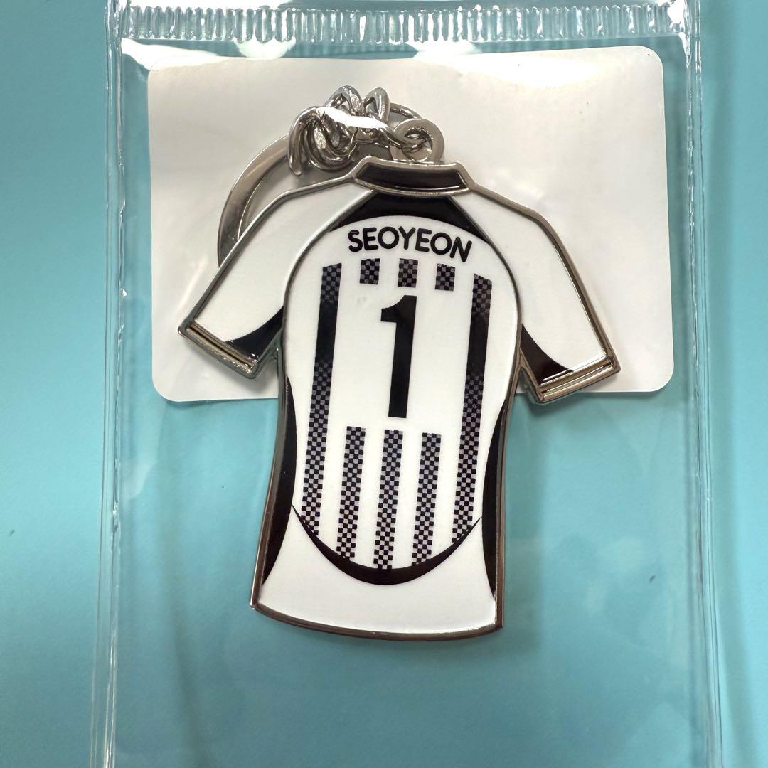 

[USED] tripleS x Over The Pitch Key Ring Soyeon