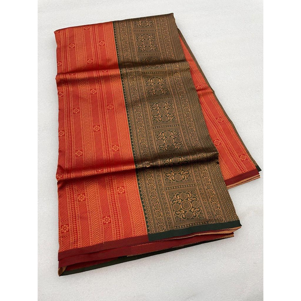 The ALMAARI store is adorned with beautiful Zari work in form of traditional motifs. This beautiful saree