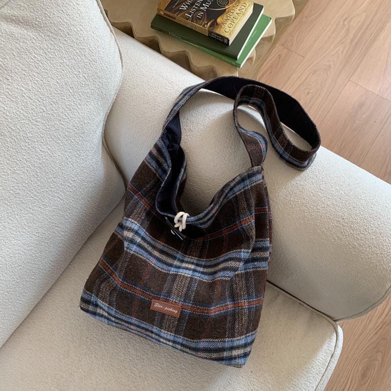 Korean Version of the Trend Plaid Tote Bag 2025 Autumn New Fashion Literary Style Shoulder Bag Trend Simple Double-sided Bag