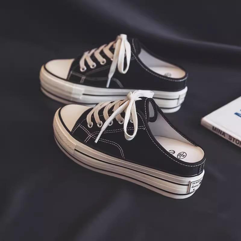 Innere höhenvergrößernde Halbschuhe 2025 Frühling und Sommer Fersenlose Canvas-Schuhe für Studentinnen Koreanische Version vielseitige atmungsaktive Plateauschuhe