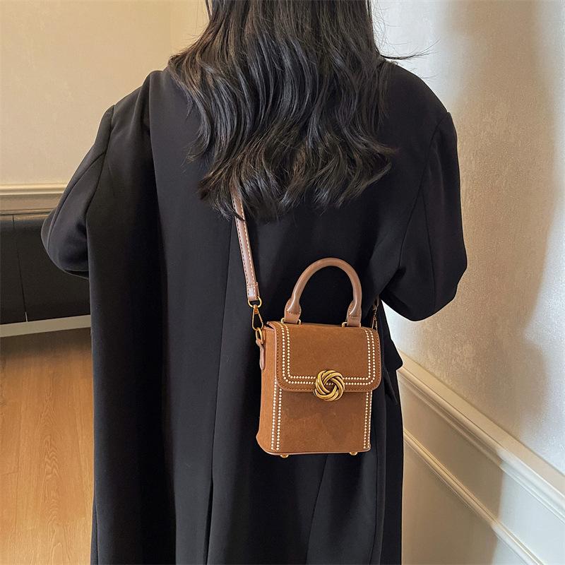 Super Fire Small Bag Women's Autumn and Winter Versatile 2025 New Retro Shoulder Messenger Bag Popular Ins Portable Small Square Bag